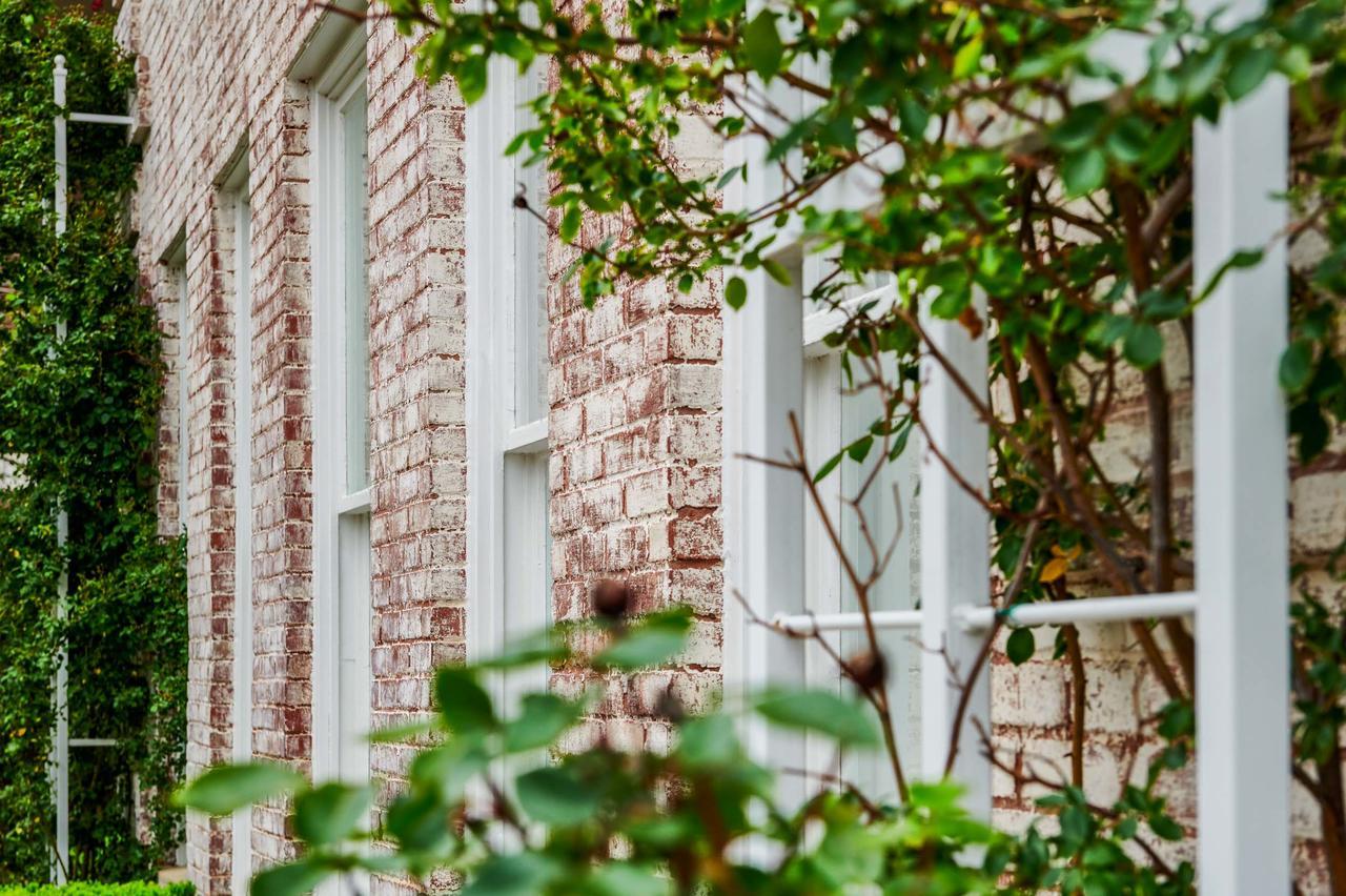 Inn At Carnall Hall Fayetteville Exterior photo