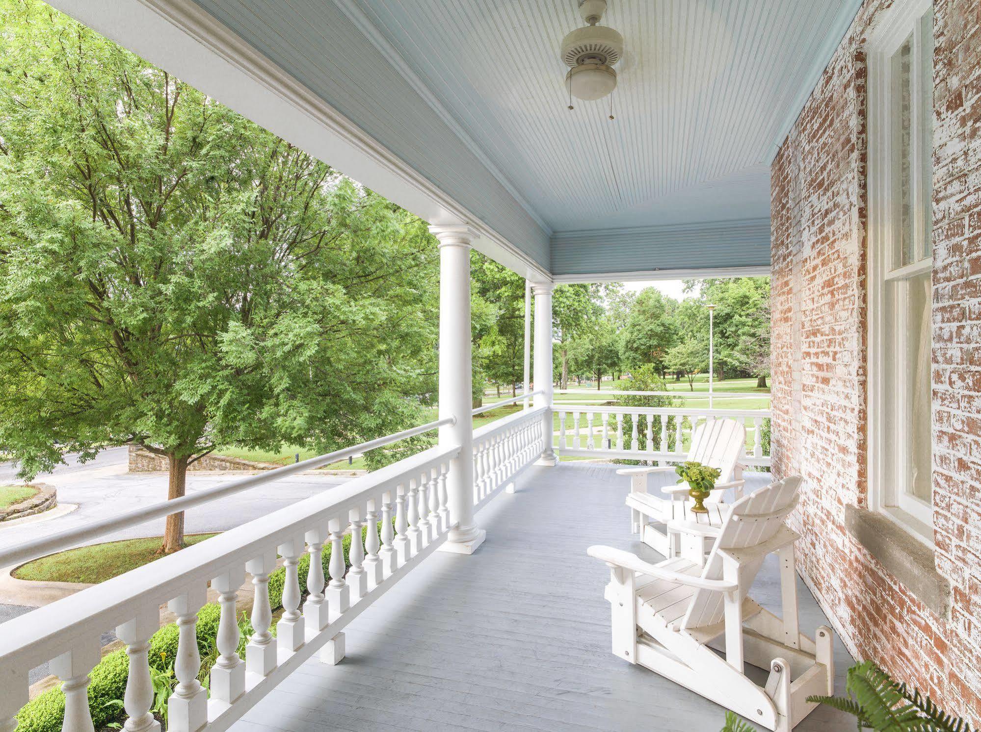 Inn At Carnall Hall Fayetteville Exterior photo